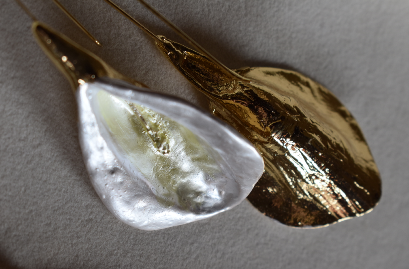 Gleams Gold Earrings