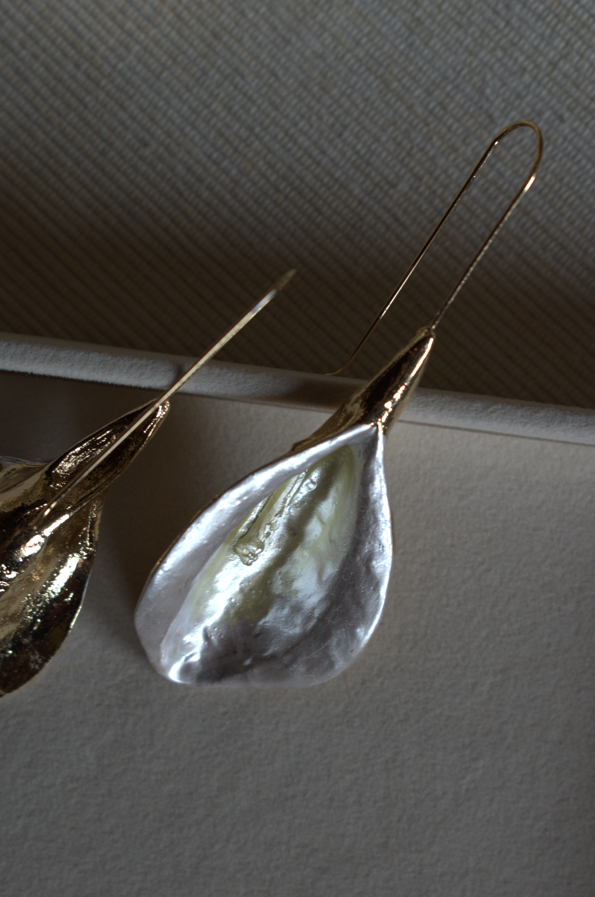 Gleams Gold Earrings