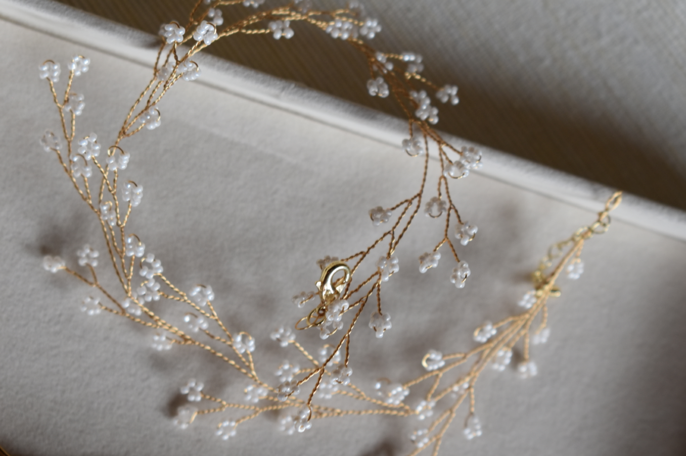 Tree White Choker