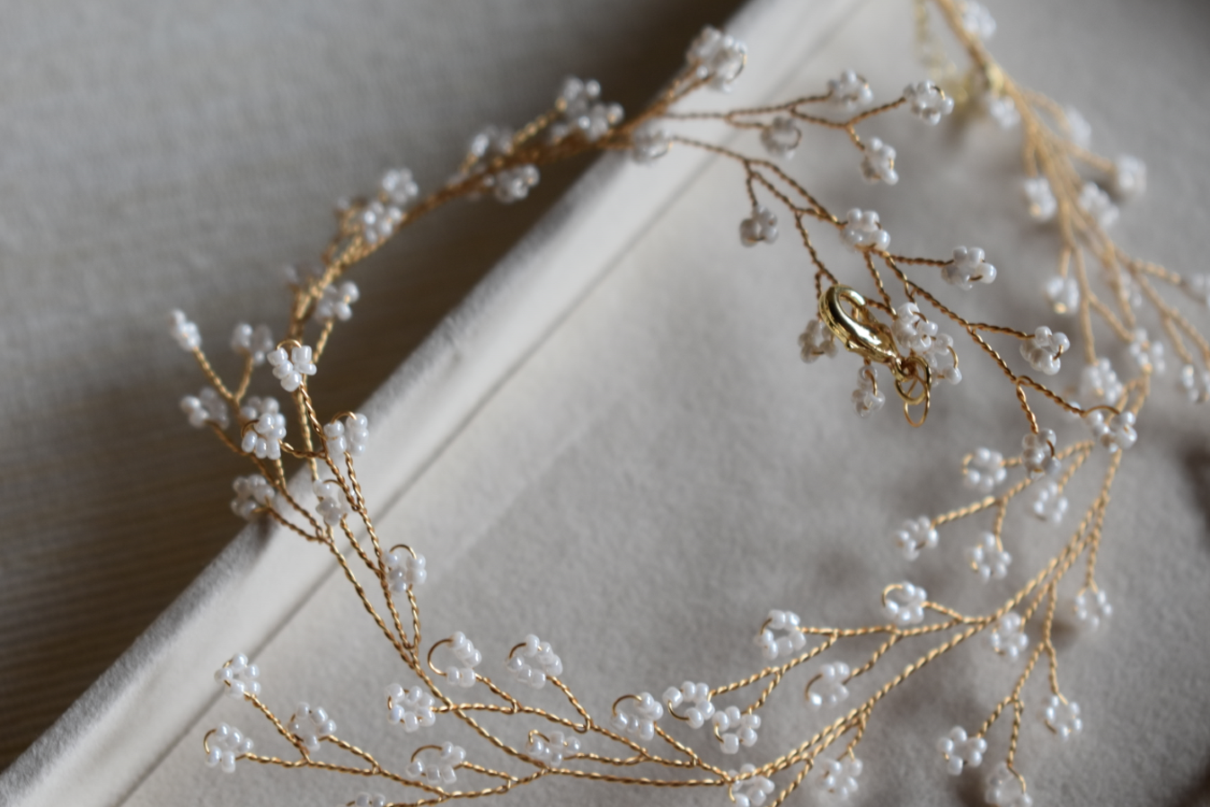 Tree White Choker