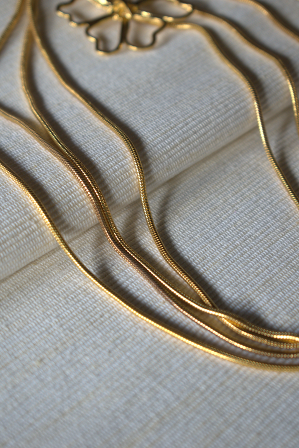 Serenity Necklace | Collar dorado flores largo