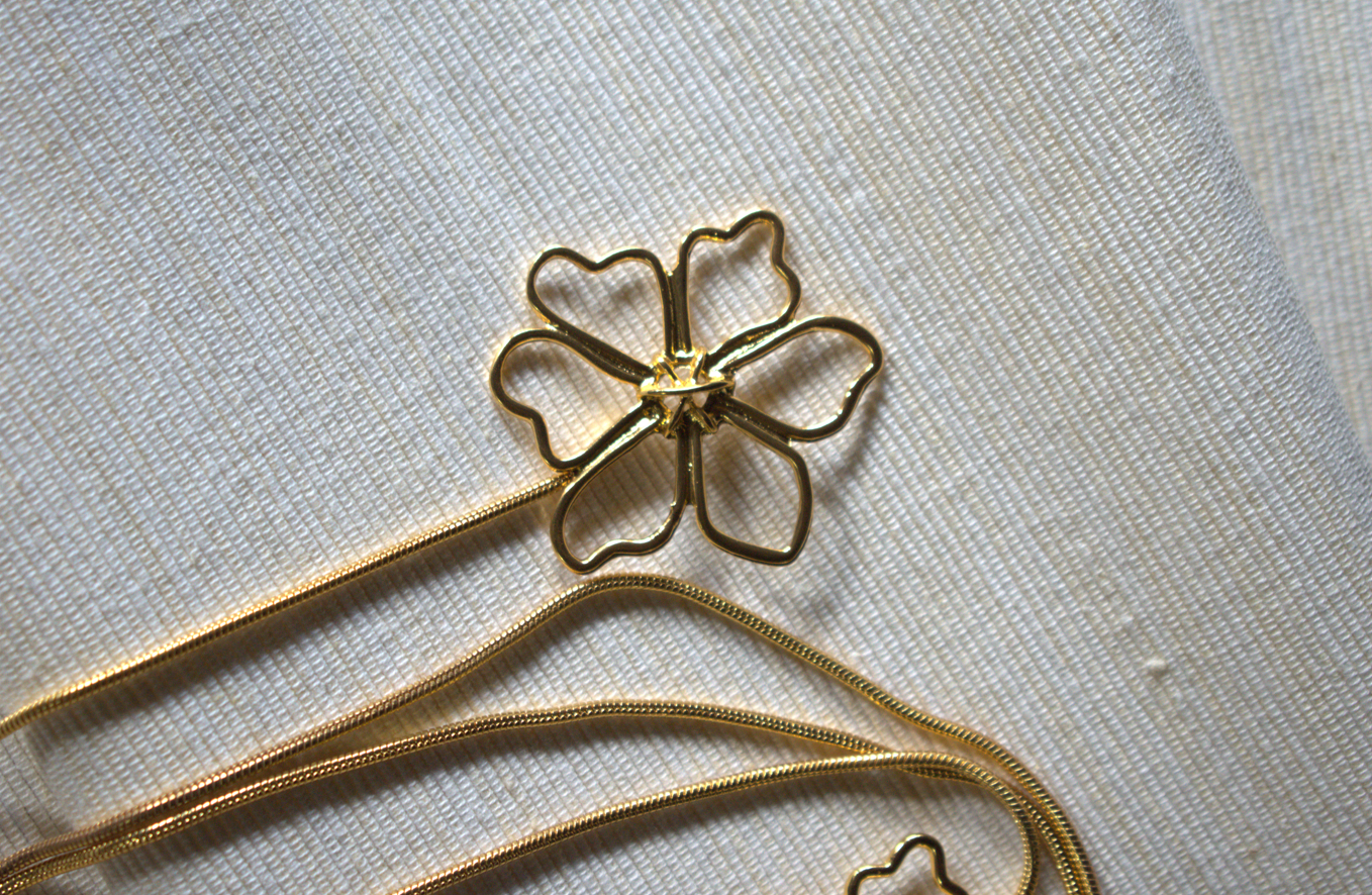 Serenity Necklace | Collar dorado flores largo