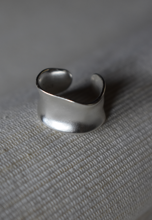 Gleams Metal Ring