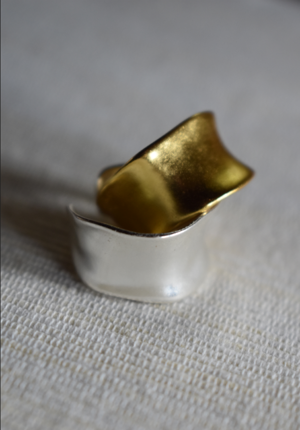 Gleams Metal Ring