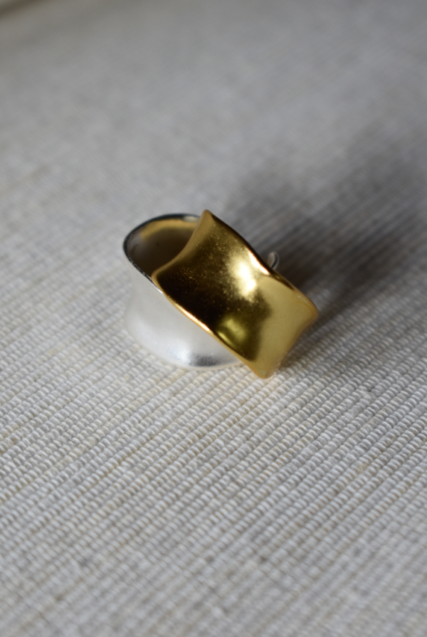 Gleams Golden Ring